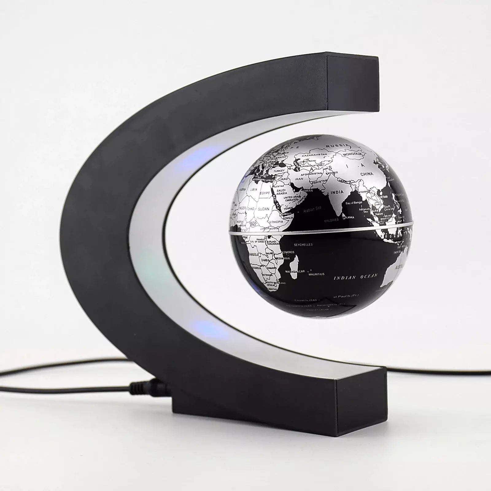 lampe-de-table-globe-terrestre-levitation-argent